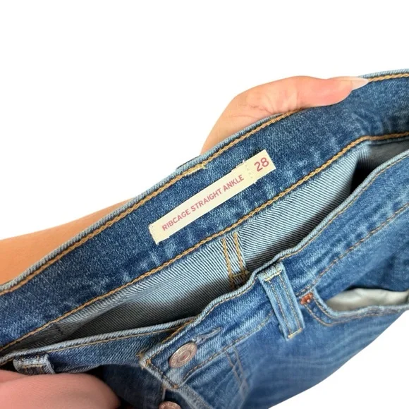 Levi’s Ribcage Straight Ankle Jeans - Picture 8 of 12